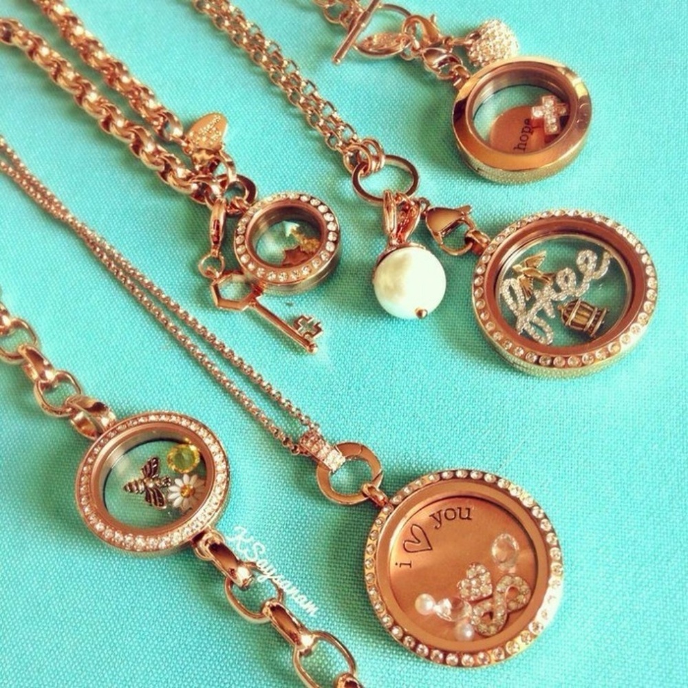 Authentic 🌹Origami Owl gold necklace&locket🌹